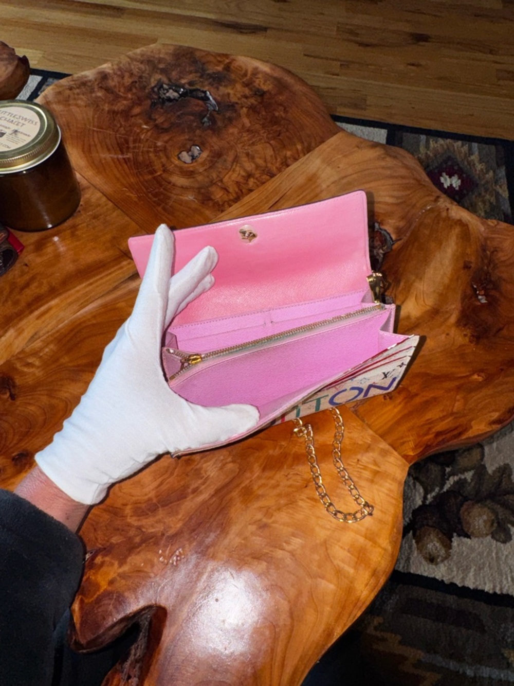 Louis Vuitton
2009 Multicolor Monogram Pattern
Sarah wallet repurposed painted - Picture 16 of 17